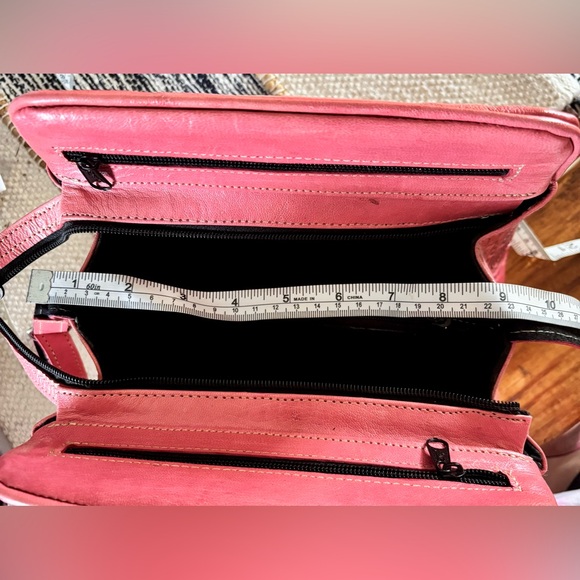 Floral Embossed Pink Leather Bag NWT - Picture 10 of 11